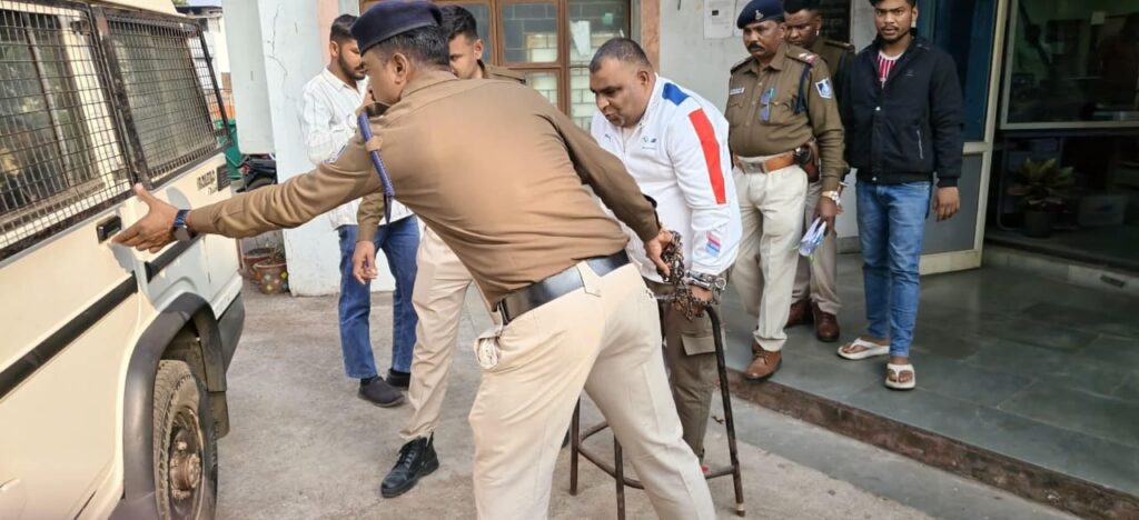 10,000/- रुपये के ईनामी कुख्यात भुमाफिया फरार आरोपी अमजद पठान को मंदसौर पुलिस द्वारा गिरफ्तार किया गया